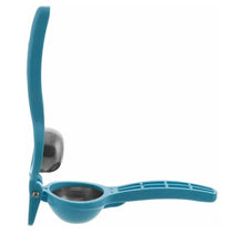 Load image into Gallery viewer, 147 Plastic Lemon Squeezer