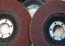 Load image into Gallery viewer, 426 Abrasive Flap Disc Sanding Grinding Wheel, Polishing Wheel Grinding Disc (100 X 16 mm)
